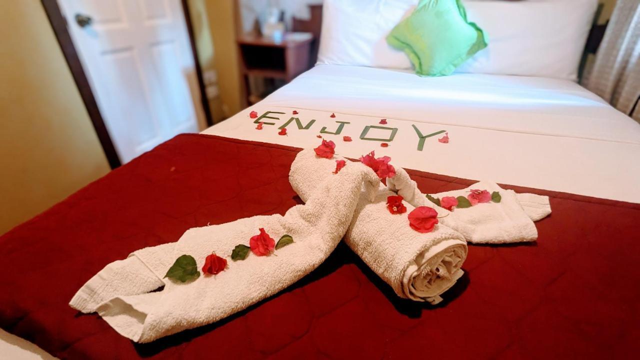 Sunset Lane Hotel Laborie Room photo