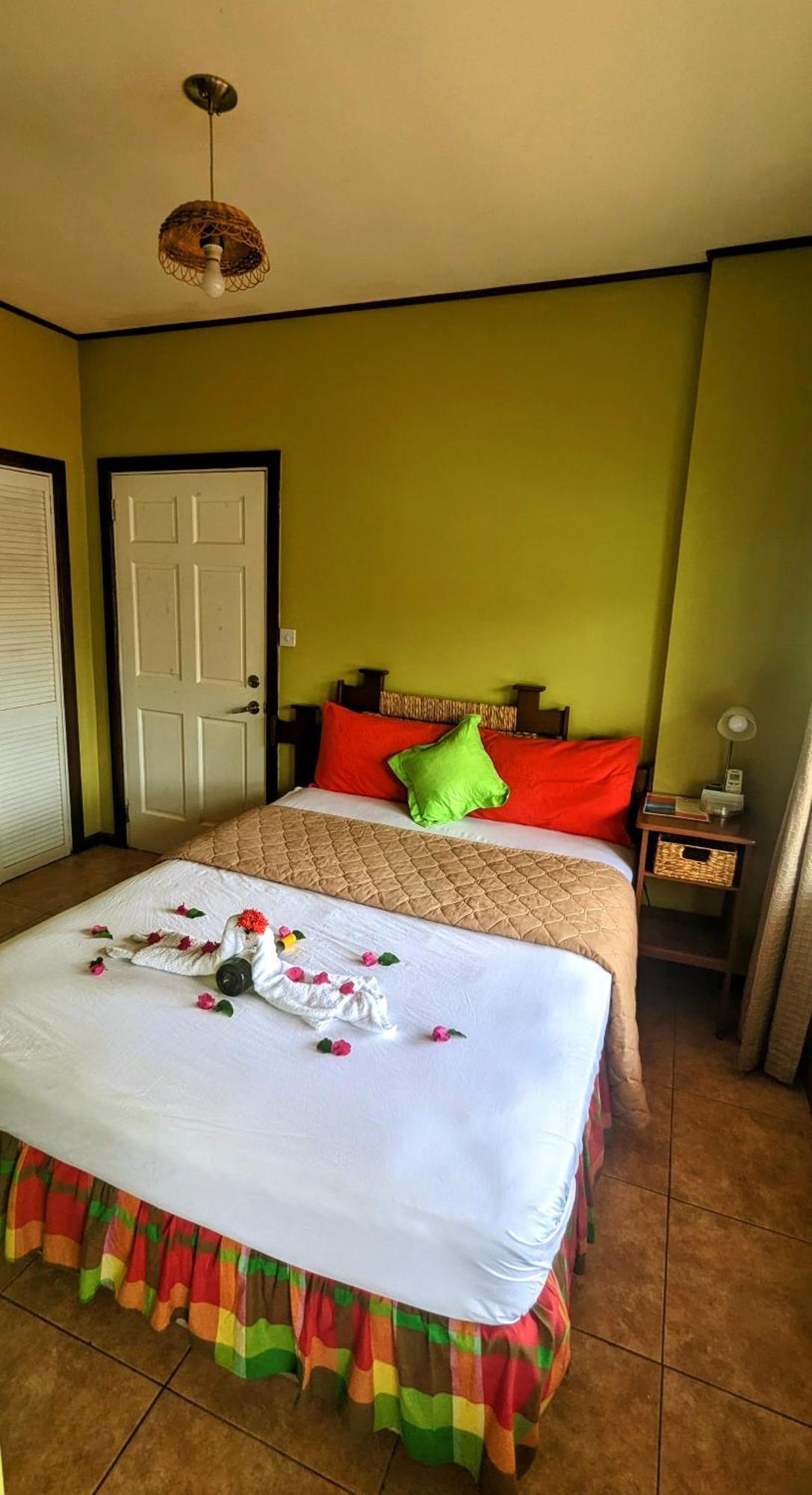 Sunset Lane Hotel Laborie Room photo