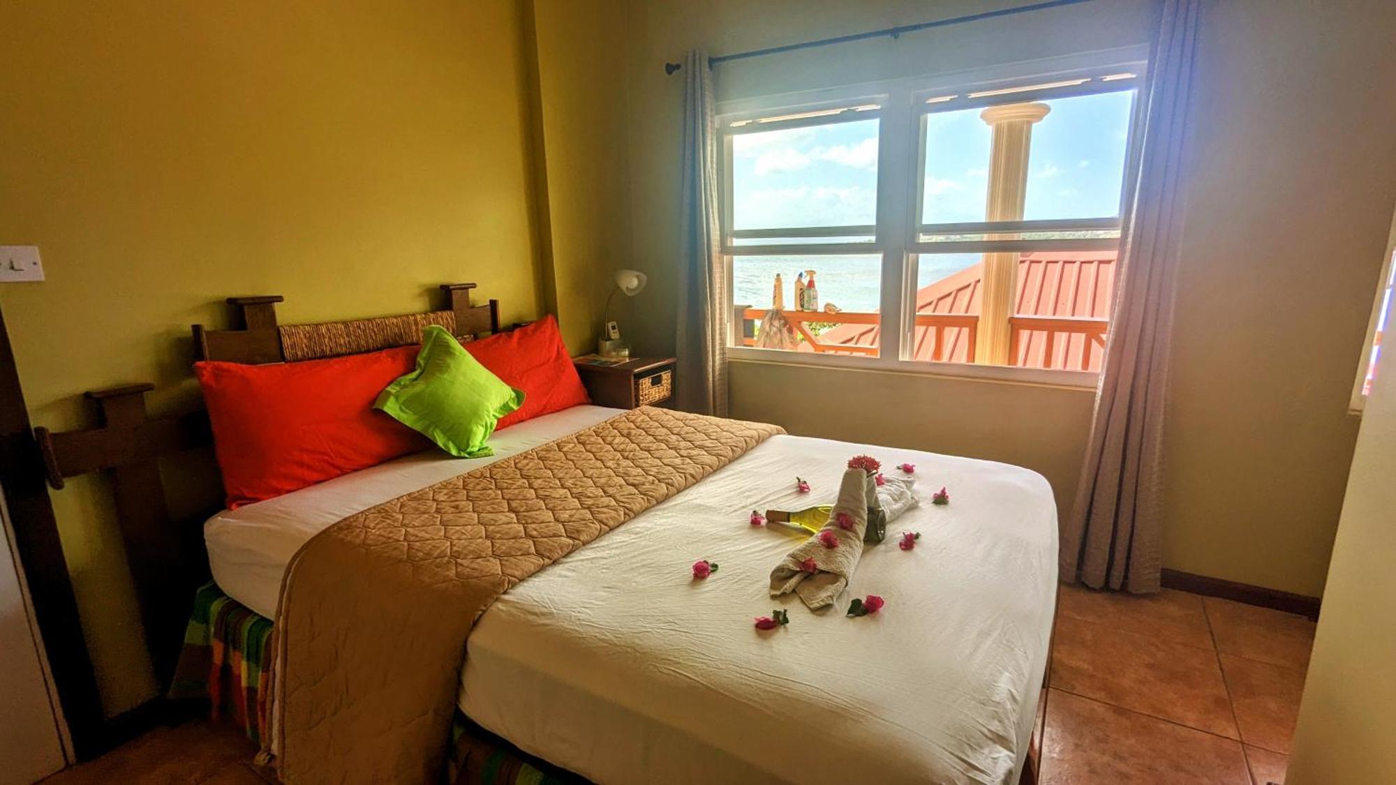 Sunset Lane Hotel Laborie Room photo