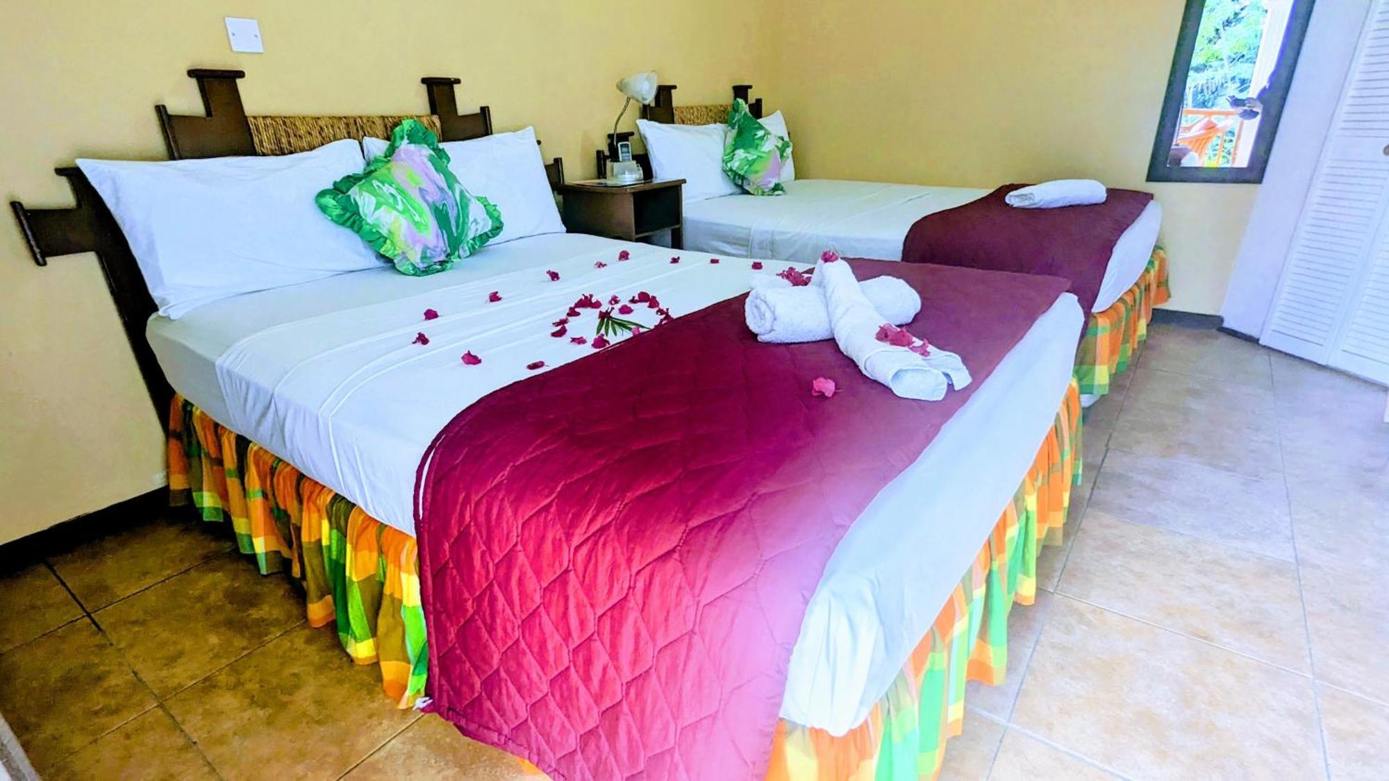 Sunset Lane Hotel Laborie Room photo