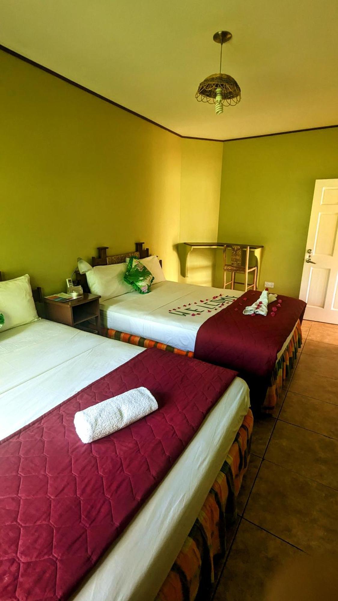 Sunset Lane Hotel Laborie Room photo