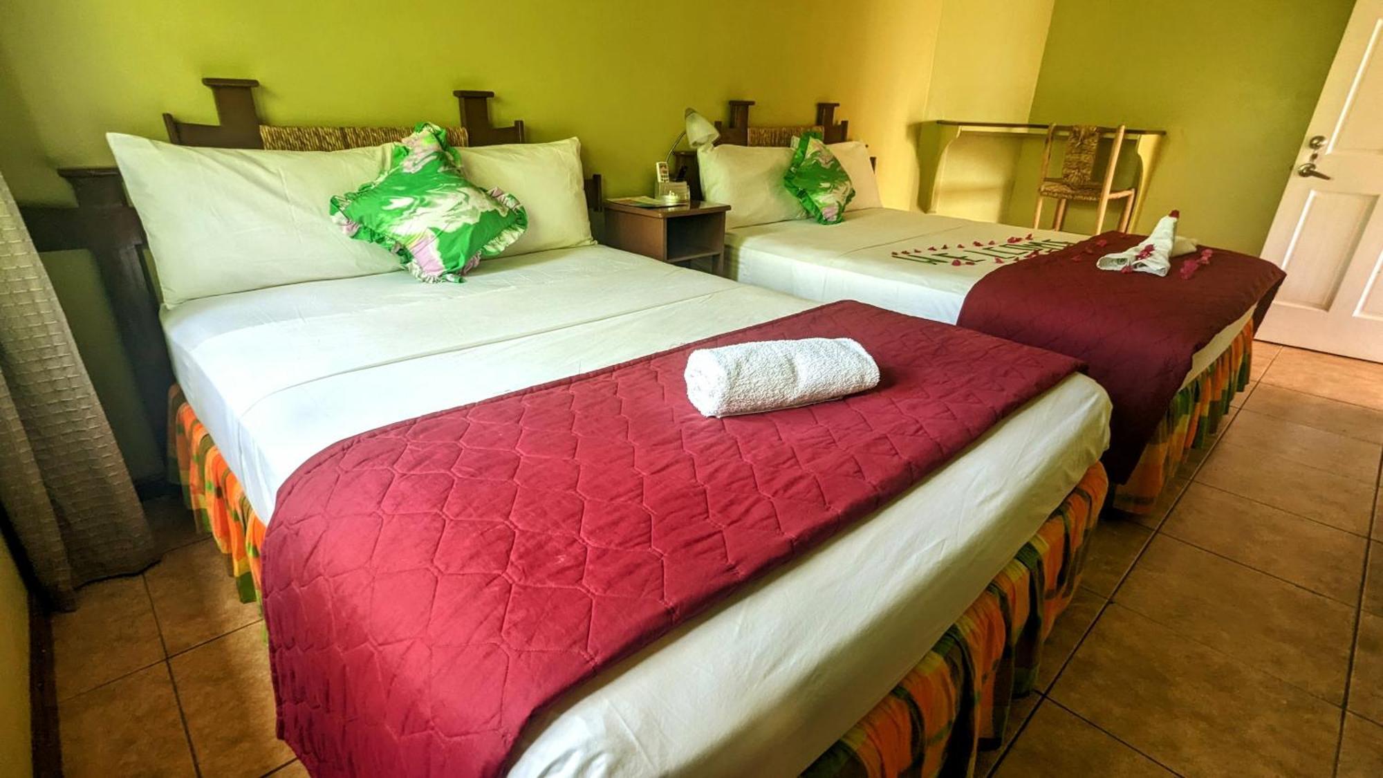 Sunset Lane Hotel Laborie Room photo