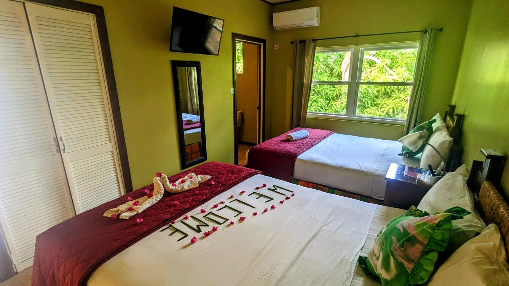 Sunset Lane Hotel Laborie Room photo