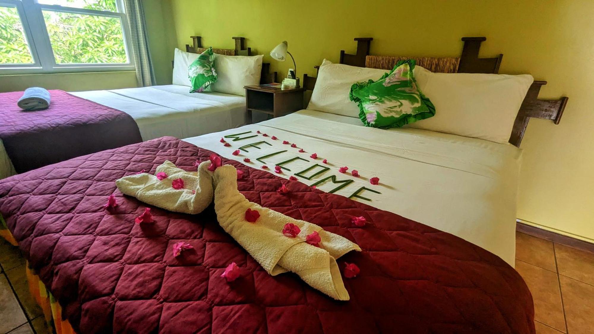 Sunset Lane Hotel Laborie Room photo